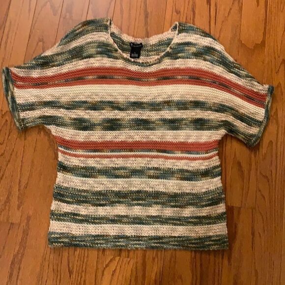 Size large pull over short sleeve sweater - Picture 3 of 7